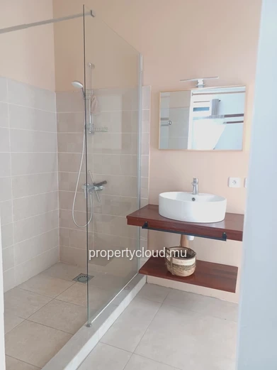 Tamarin – For sale, recent 3-bedroom villa with swimming pool and open view