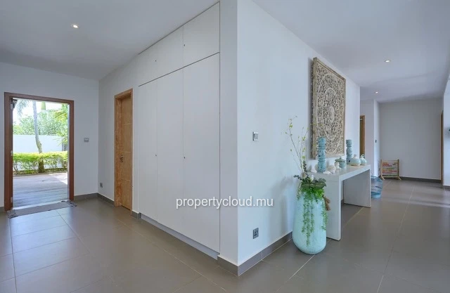 For sale: 3-bedroom villa accessible to foreigners, ideally located in La Salette, Grand Baie.