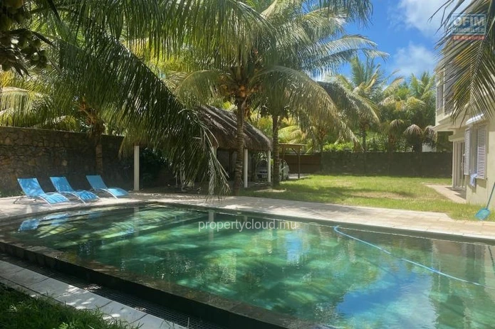 For sale a villa accessible to FOREIGNERS AND MAURITICIANS ideally located in Bain Bœuf 200 meters from the beach. Th...