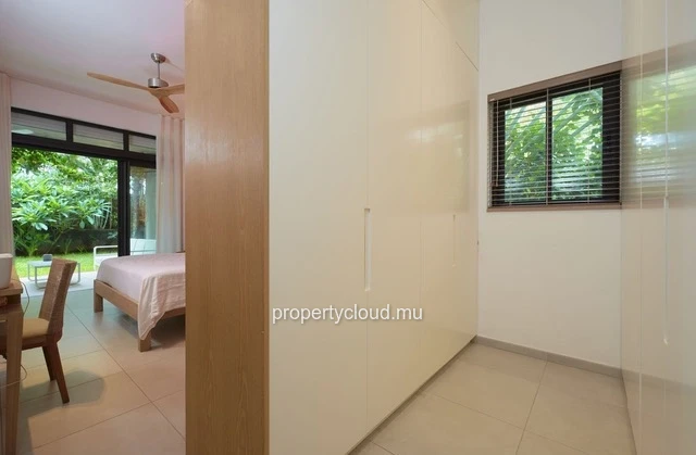 For sale: ground floor apartment in Pointe Aux Canonniers, accessible to foreigners.