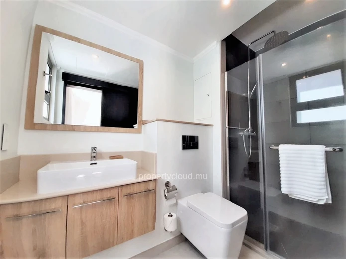 Tamarin for sale comfortable 2 bedroom apartment, located in Tamarin Bay, with access to the beach.