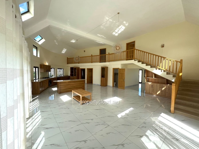 Flic en Flac for rent 4 bedroom penthouse with sea view in Flic en Flac