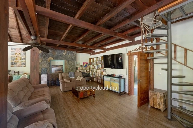 For sale: magnificent villa in a residence accessible to foreigners in Pereybere.