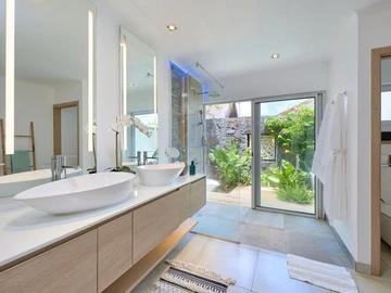 5 Bedroom Villa