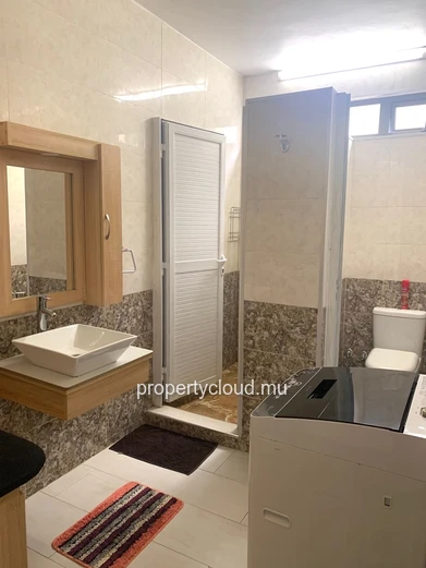 Flic en Flac - 3 bedroom apartment for rent, located on the first floor in a quiet area.