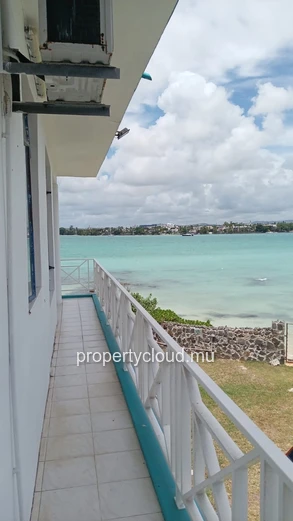 FOR RENT: Waterfront Villa / POINTE AUX CANNONIERS