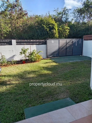 For rent: Apartment in a villa 2 minutes walk from Mont Choisy Beach