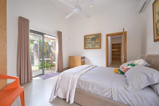 For sale: 4-bedroom villa accessible to foreigners, ideally located in La Salette, Grand Baie.