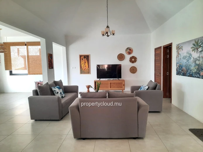 Tamarin – For sale, recent 3-bedroom villa with swimming pool and open view