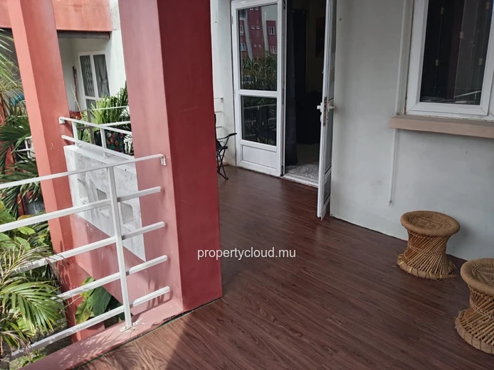 FOR SALE – Renovated apartment with communal pool - Pereybère