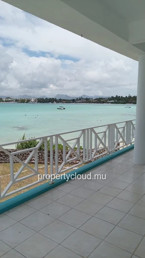 FOR RENT: Waterfront Villa / POINTE AUX CANNONIERS