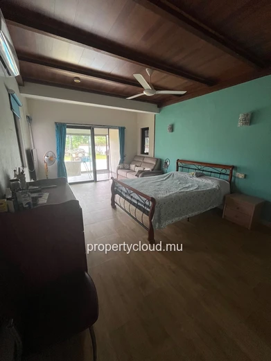 Splendid Family Villa - Domaine Piton - 295m² on 1197m² of land Your haven of peace awaits you at Domaine Piton!