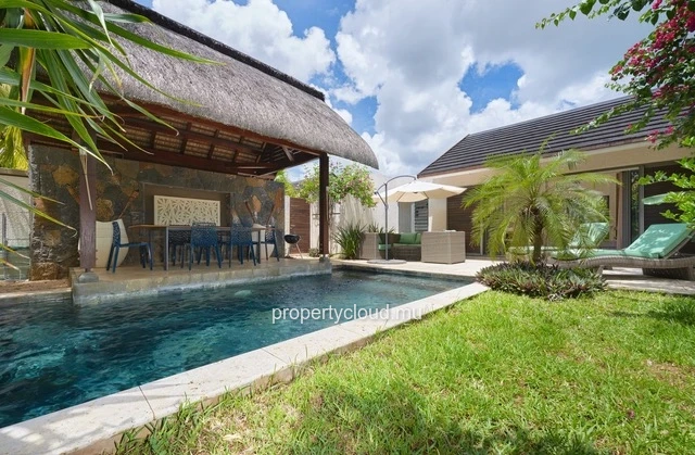 For sale: villa in a prestigious residence accessible to foreigners. Two minutes from the center of Grand Baie.