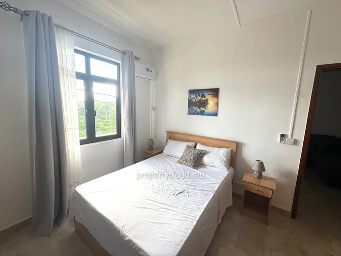 Flic en Flac for rent recent 2 bedroom apartment with swimming pool, gym, elevator and covered parking located in a s...