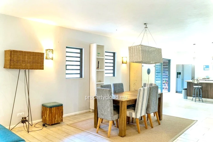 Accessible aux étranger Tamarin à vendre spacieux appartement de 3 chambres en rez-de-chaussée.