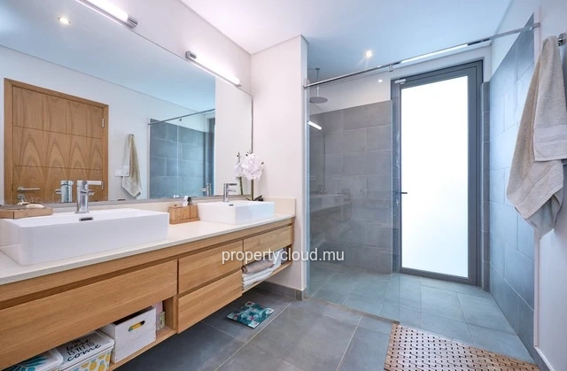 For sale: magnificent villa in a residence accessible to foreigners in Grand Baie, La Salette.
