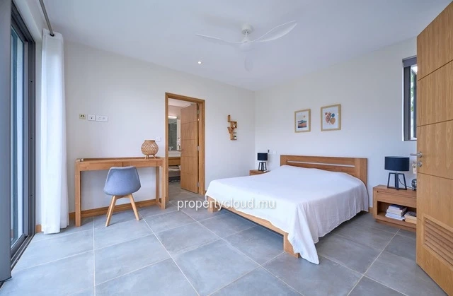 For sale: magnificent villa in a residence accessible to foreigners in Grand Baie, La Salette.