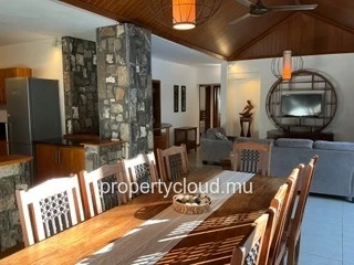 FOR RENT – Grand Baie – Charming villa with landscaped garden and swimming pool – Mauritius