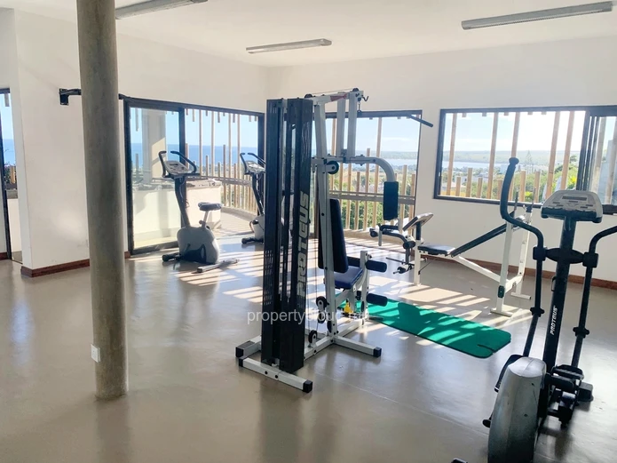 Tamarin à vendre  et accessible aux étrangers, appartement de luxe 3 chambres avec une petite piscine privée, garage ...