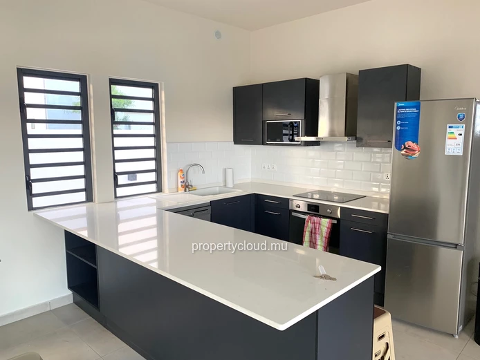 Albion for rent: Beautiful, recently built, single-storey villa with three bedrooms and swimming pool, located in a q...