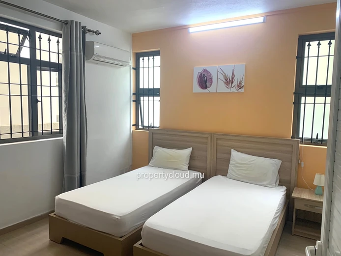 Flic en Flac - 3 bedroom apartment for rent, located on the ground floor in a quiet area.