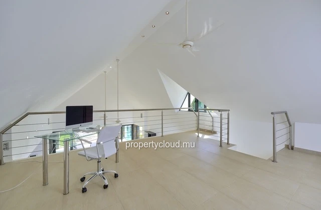 For sale: magnificent villa in a residence accessible to foreigners in Grand Baie.