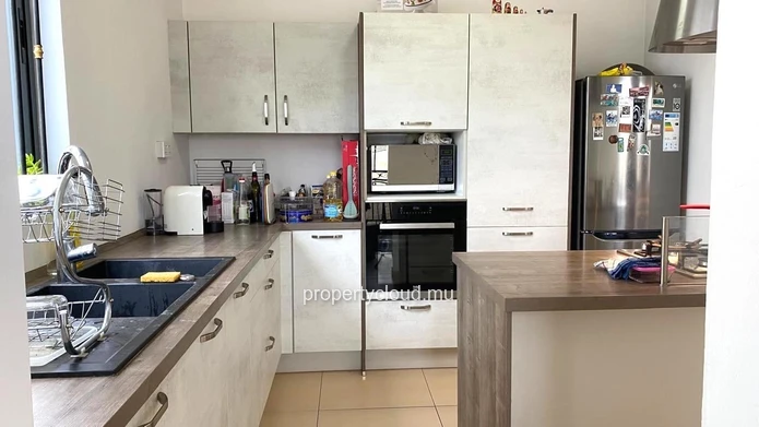Albion, pleasant and recently built 3-bedroom villa with plunge pool for rent, located in a quiet residential area.