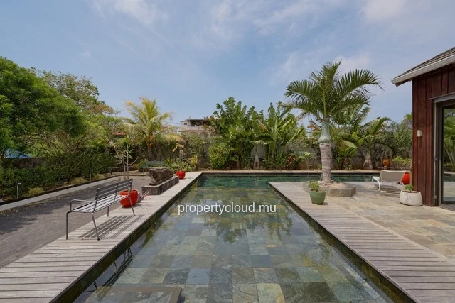 For sale: magnificent villa in a residence accessible to foreigners in Pereybere.