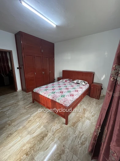 Discover this new apartment located on the ground floor of a secure villa, ideally located near Calodyne and the beach.