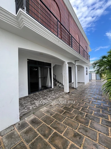 Emplacement de 1er choix a MONT CHOISY - appartement 2 chambres