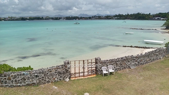 FOR RENT: Waterfront Villa / POINTE AUX CANNONIERS