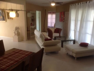 6 Bedroom Villa