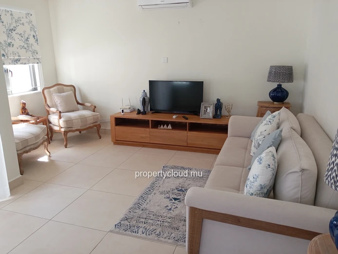 Votre Nouvelle Vie à Maurice Commence Ici : Villa de Luxe Neuve avec Piscine et Jardin à Grand Baie (Chemin 20 Pieds)