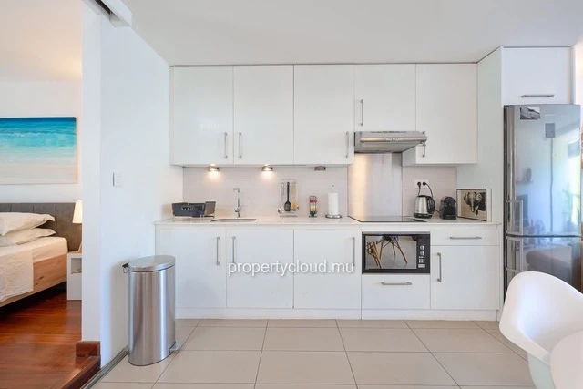 A vendre appartement d'une chambre au 1er étage, meublé et équipé accessible aux étrangers à Mont Choisy.