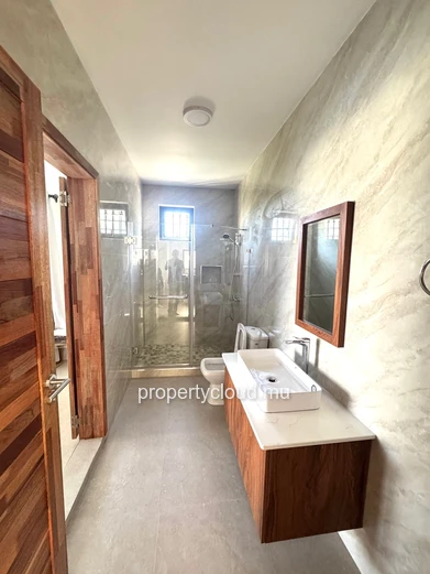 Flic-en-Flac – For sale: New 4-bedroom villa with swimming pool