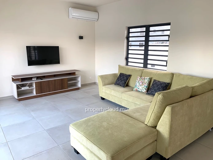 Albion for rent: Beautiful, recently built, single-storey villa with three bedrooms and swimming pool, located in a q...