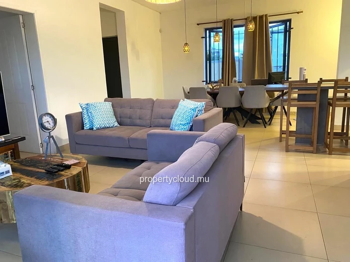 Albion, pleasant and recently built 3-bedroom villa with plunge pool for rent, located in a quiet residential area.