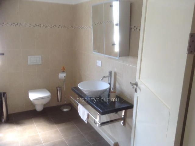Large new villa of 2990p2 including 6 bedrooms in Calodyne