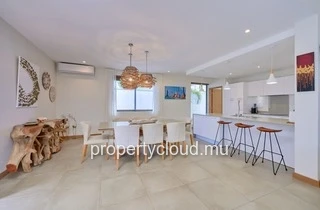 For sale: magnificent villa in a residence accessible to foreigners in Grand Baie, La Salette.