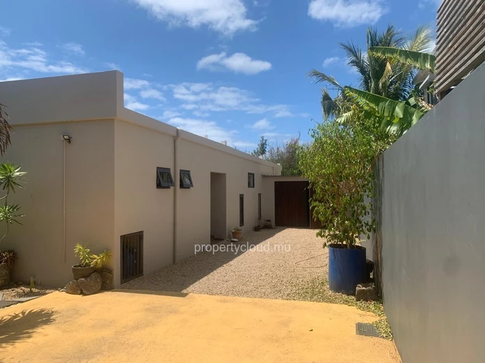 Serenity and peaceful life in Calodyne: 4 bedroom villa for sale.