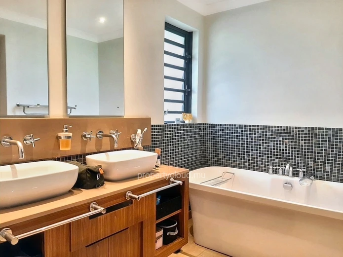 Black River for sale comfortable 4 bedroom villa, located in a secure residential area.