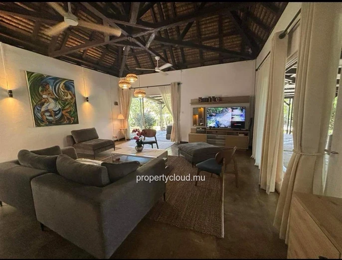 BAIN BOEUF. Splendid Spacious Family Villa | Quiet | Close to Grand Baie & Sea
