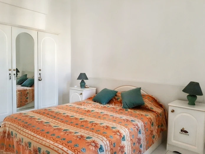 Quatre Bornes for sale comfortable furnished 3 bedroom apartment in secure residence with swimming pool and gym close...