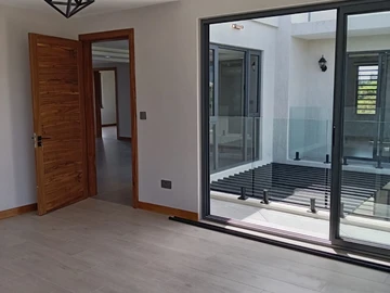 6 Bedroom Villa
