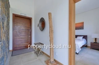 For sale: magnificent villa in a residence accessible to foreigners in Grand Baie, La Salette.