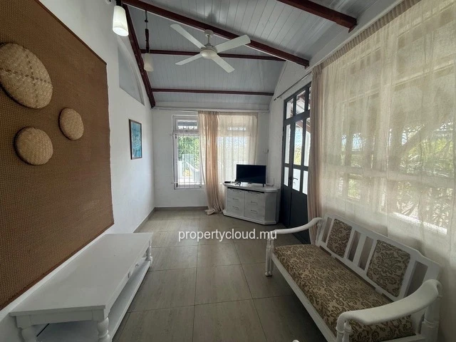 For sale – House with 3 independent apartments in Pointe aux Canonniers