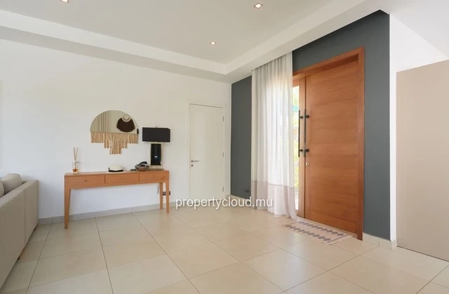 I am offering you, off the record, long-term rental in Cap Malheureux.