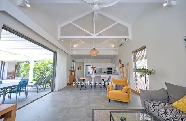 For sale: magnificent villa in a residence accessible to foreigners in Grand Baie, La Salette.