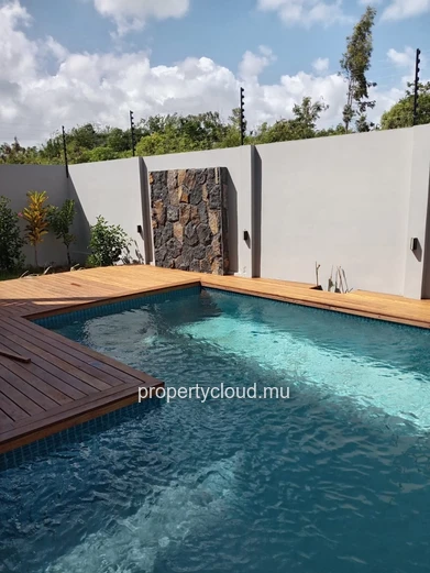 New contemporary villa in Pereybere – 6 bedrooms – Central swimming pool – Premium amenities