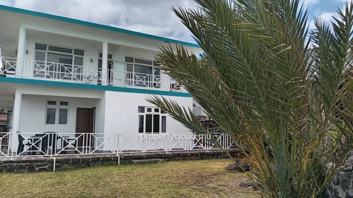 FOR RENT: Waterfront Villa / POINTE AUX CANNONIERS